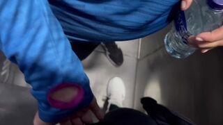 Gym svádění: horká masáž na záchodě