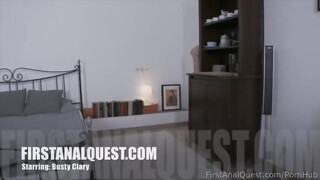 Busty Clary a nagy cicis tini csaj