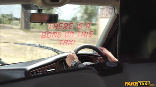 Fake Taxi - Fiatal lány a hátsó ülésen