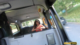 Fake Taxi - Tina Fire a hatalmas mellű fekete lány
