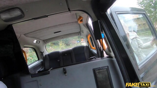 Fake Taxi - Cuki lány baszni akar a taxiban