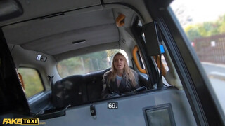 Fake Taxi - Jayla De Angelis benne van a szexben