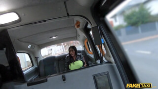 Fake Taxi - Ebony Mystique az óriás mellű fekete milf