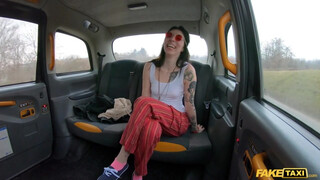 Fake Taxi - Giada Suicide a tetovált hippi