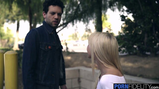 PORNFIDELITY - Kenzie Reeves keményen is szereti