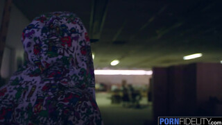 PORNFIDELITY - Misty Stone megbaszva a raktárba