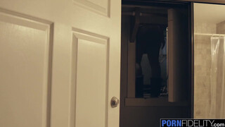 PORNFIDELITY - Ava Addams az óriás mellű milf