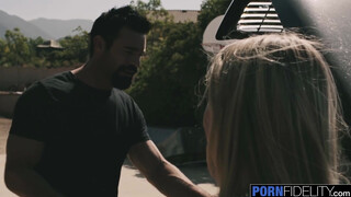 PORNFIDELITY - Riley Reyes popóba is dugva