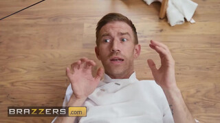 BRAZZERS - Szerencsés masszőr Danny szerencsés, hogy megdughatja Alyssia Kentet és a szexi szobalányát, Alice Hernandezt