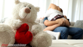 Iskoláslány Athena Heart többre vágyott, mint egy plüssállatra Valentin-napon
