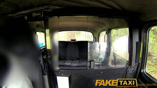 FakeTaxi - Chantelle Fox hancúrozik a taxissal