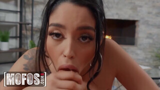 Mofos - Vanessa Sky pov popsi pornója