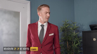 BRAZZERS - Clea Gaultier análjába termetes faszok is beférnek